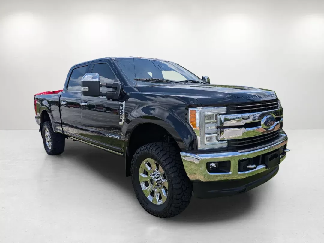 2018 Ford Super Duty F-250 SRW King Ranch (1FT7W2BT1JE) with an Intercooled Turbo Diesel V-8 6.7 L/406 engine, 6-Speed Automatic w/OD transmission, located at 3959 U.S. 80 W, Phenix City, AL, 36870, (334) 297-4885, 32.469296, -85.135185 - 2018 Ford Super Duty F-250 SRW King Ranch - Photo#3