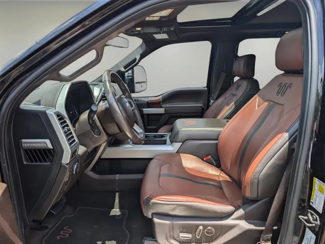 2018 Ford Super Duty F-250 SRW King Ranch (1FT7W2BT1JE) with an Intercooled Turbo Diesel V-8 6.7 L/406 engine, 6-Speed Automatic w/OD transmission, located at 3959 U.S. 80 W, Phenix City, AL, 36870, (334) 297-4885, 32.469296, -85.135185 - 2018 Ford Super Duty F-250 SRW King Ranch - Photo#10
