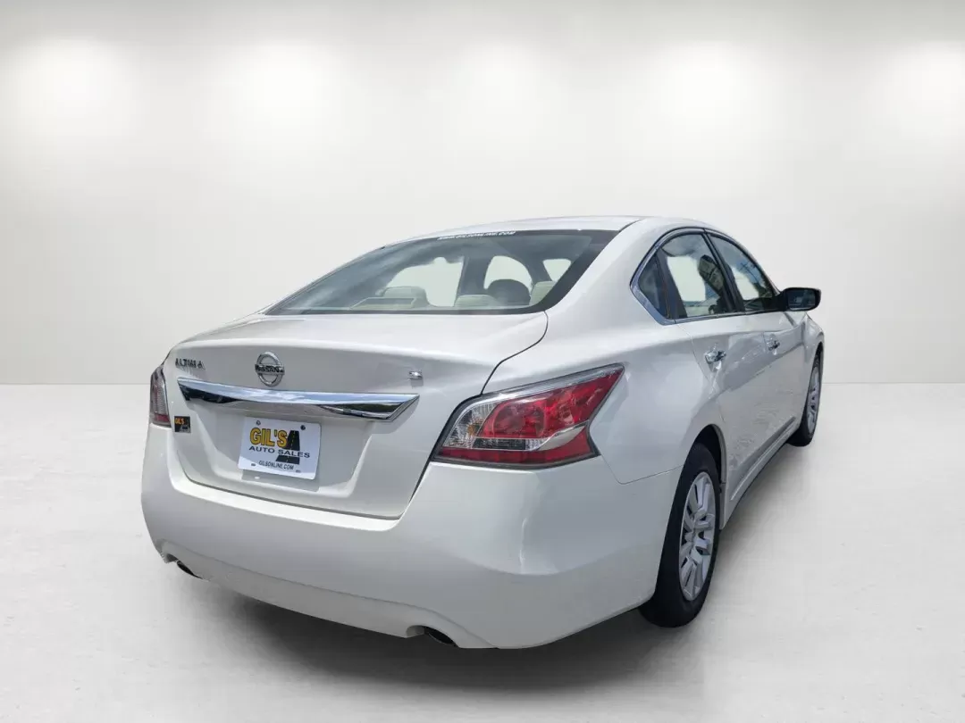 2015 Nissan Altima 2.5 S (1N4AL3AP6FC) with an Regular Unleaded I-4 2.5 L/152 engine, 1-Speed CVT w/OD transmission, located at 3959 U.S. 80 W, Phenix City, AL, 36870, (334) 297-4885, 32.469296, -85.135185 - 2015 Nissan Altima 2.5 S - Photo#4