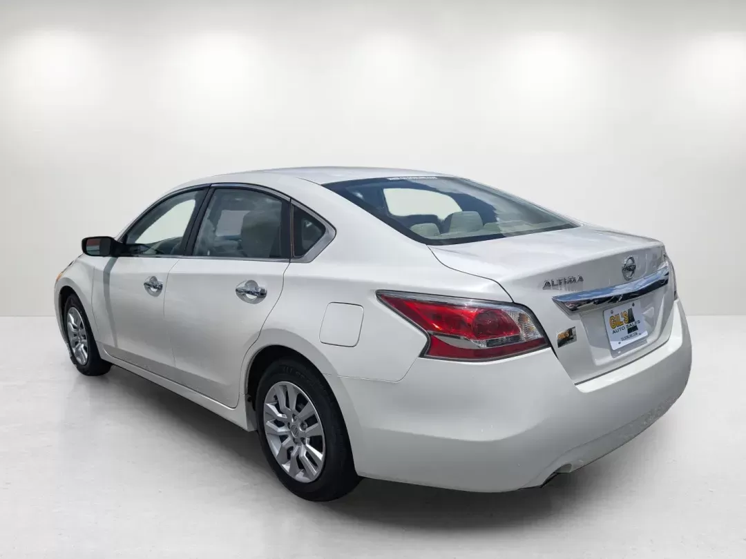 2015 Nissan Altima 2.5 S (1N4AL3AP6FC) with an Regular Unleaded I-4 2.5 L/152 engine, 1-Speed CVT w/OD transmission, located at 3959 U.S. 80 W, Phenix City, AL, 36870, (334) 297-4885, 32.469296, -85.135185 - 2015 Nissan Altima 2.5 S - Photo#6