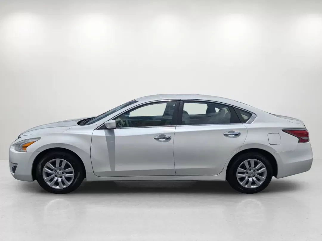 2015 Nissan Altima 2.5 S (1N4AL3AP6FC) with an Regular Unleaded I-4 2.5 L/152 engine, 1-Speed CVT w/OD transmission, located at 3959 U.S. 80 W, Phenix City, AL, 36870, (334) 297-4885, 32.469296, -85.135185 - 2015 Nissan Altima 2.5 S - Photo#7