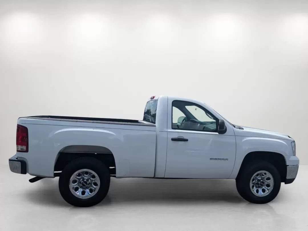 2011 /Dark Titanium GMC Sierra 1500 Work Truck (1GTN1TEX8BZ) with an Gas V6 4.3L/262 engine, 4-Speed Automatic transmission, located at 3959 U.S. 80 W, Phenix City, AL, 36870, (334) 297-4885, 32.469296, -85.135185 - 2011 GMC Sierra 1500 Work Truck - Photo#4