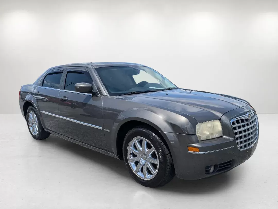 2009 /Dark slate gray Chrysler 300 Touring (2C3KA53V69H) with an Gas V6 3.5L/214 engine, 4-Speed Automatic transmission, located at 3959 U.S. 80 W, Phenix City, AL, 36870, (334) 297-4885, 32.469296, -85.135185 - 2009 Chrysler 300 Touring - Photo#2