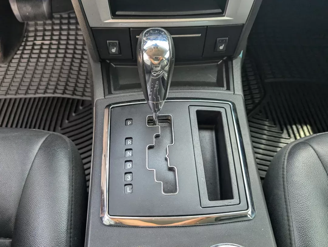 2009 /Dark slate gray Chrysler 300 Touring (2C3KA53V69H) with an Gas V6 3.5L/214 engine, 4-Speed Automatic transmission, located at 3959 U.S. 80 W, Phenix City, AL, 36870, (334) 297-4885, 32.469296, -85.135185 - 2009 Chrysler 300 Touring - Photo#13