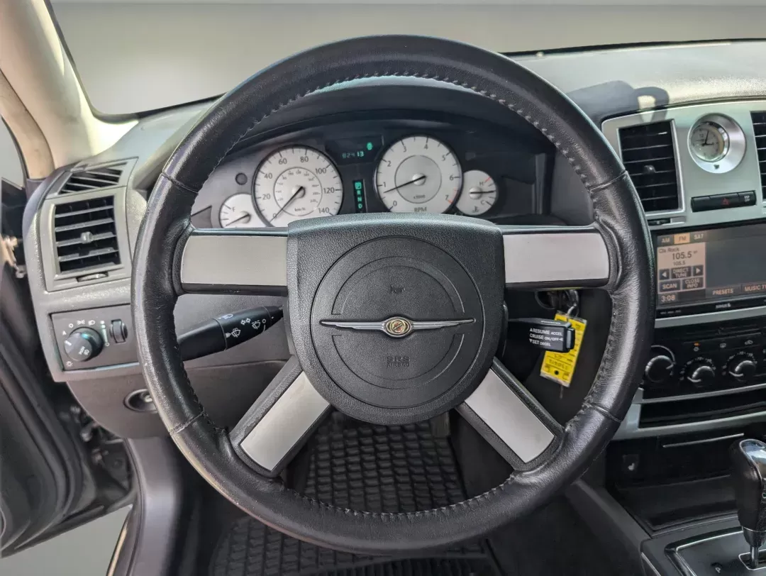 2009 /Dark slate gray Chrysler 300 Touring (2C3KA53V69H) with an Gas V6 3.5L/214 engine, 4-Speed Automatic transmission, located at 3959 U.S. 80 W, Phenix City, AL, 36870, (334) 297-4885, 32.469296, -85.135185 - 2009 Chrysler 300 Touring - Photo#15