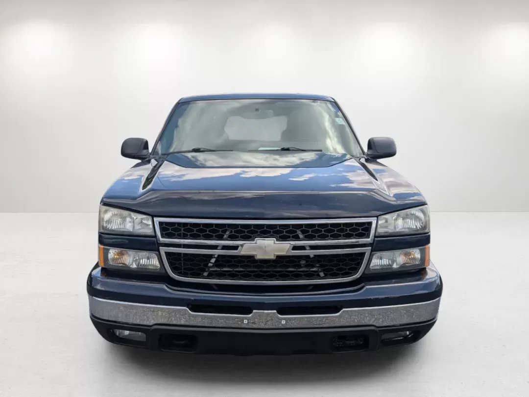2006 /Dark Charcoal Chevrolet Silverado 1500 LT1 (1GCEC19V06Z) with an Gas V8 4.8L/293 engine, 4-Speed Automatic w/OD transmission, located at 3959 U.S. 80 W, Phenix City, AL, 36870, (334) 297-4885, 32.469296, -85.135185 - 2006 Chevrolet Silverado 1500 LT1 - Photo#1
