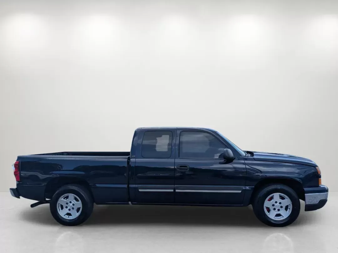 2006 /Dark Charcoal Chevrolet Silverado 1500 LT1 (1GCEC19V06Z) with an Gas V8 4.8L/293 engine, 4-Speed Automatic w/OD transmission, located at 3959 U.S. 80 W, Phenix City, AL, 36870, (334) 297-4885, 32.469296, -85.135185 - 2006 Chevrolet Silverado 1500 LT1 - Photo#3