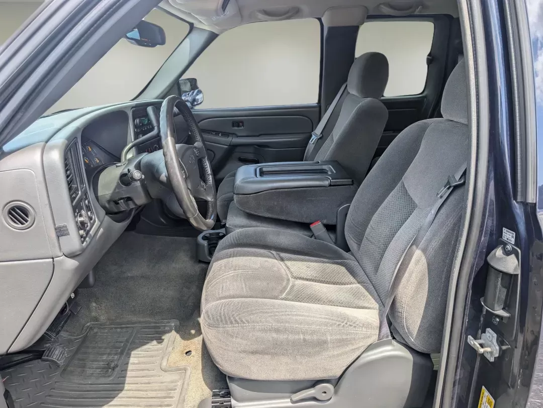 2006 /Dark Charcoal Chevrolet Silverado 1500 LT1 (1GCEC19V06Z) with an Gas V8 4.8L/293 engine, 4-Speed Automatic w/OD transmission, located at 3959 U.S. 80 W, Phenix City, AL, 36870, (334) 297-4885, 32.469296, -85.135185 - 2006 Chevrolet Silverado 1500 LT1 - Photo#10