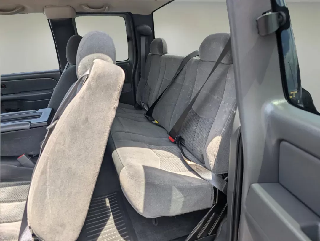 2006 /Dark Charcoal Chevrolet Silverado 1500 LT1 (1GCEC19V06Z) with an Gas V8 4.8L/293 engine, 4-Speed Automatic w/OD transmission, located at 3959 U.S. 80 W, Phenix City, AL, 36870, (334) 297-4885, 32.469296, -85.135185 - 2006 Chevrolet Silverado 1500 LT1 - Photo#11