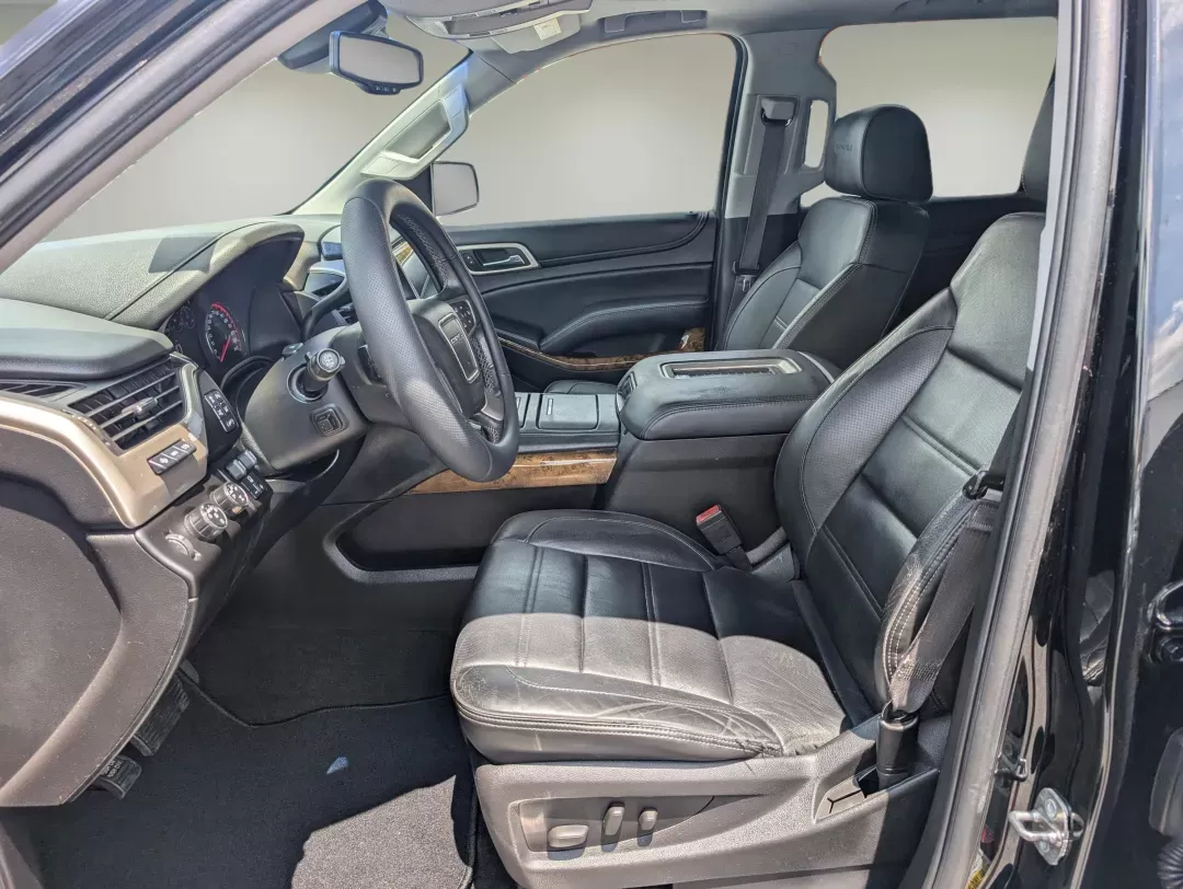 2015 /Jet Black GMC Yukon Denali (1GKS2CKJ7FR) with an Gas V8 6.2L/378 engine, 8-Speed Automatic transmission, located at 7000 Northlake Connector, Columbus, GA, 31904, (706) 987-8085, 32.524975, -84.978134 - 2015 GMC Yukon Denali - Photo#9