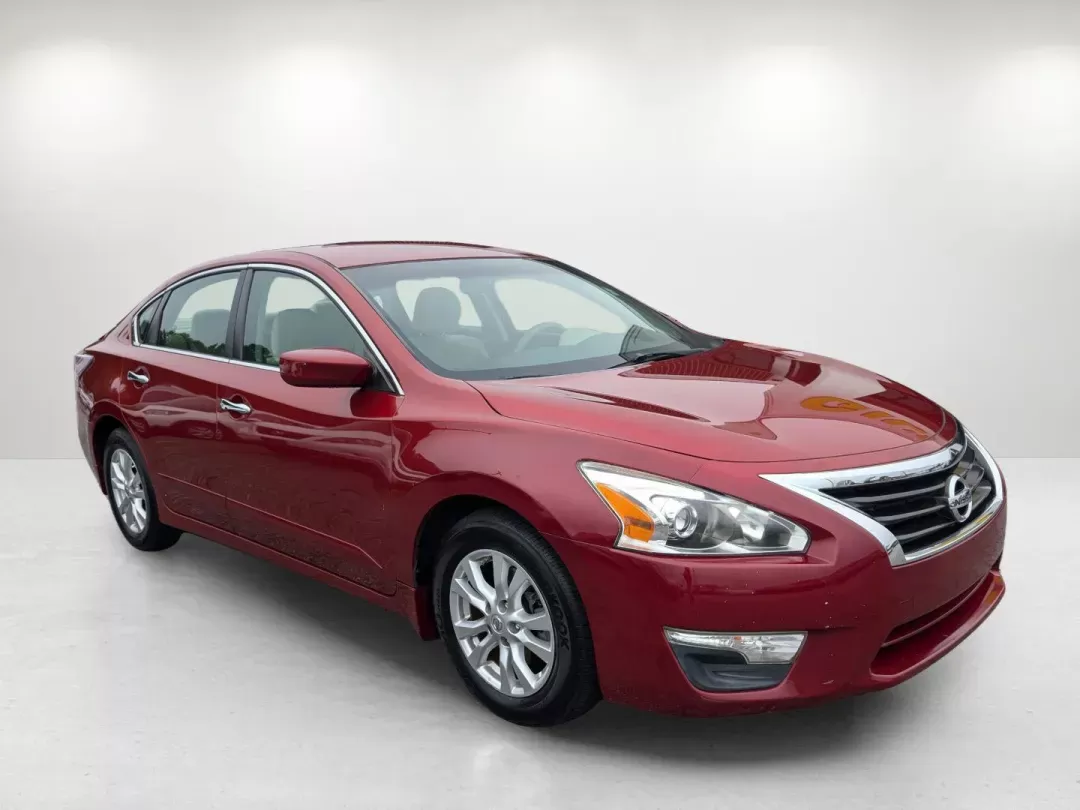 2015 /Beige Nissan Altima 2.5 S (1N4AL3AP4FC) with an Regular Unleaded I-4 2.5 L/152 engine, 1-Speed CVT w/OD transmission, located at 1430 Gateway Drive, Opelika, AL, 36801, (334) 239-0944, 32.637871, -85.409790 - 2015 Nissan Altima 2.5 S - Photo#2