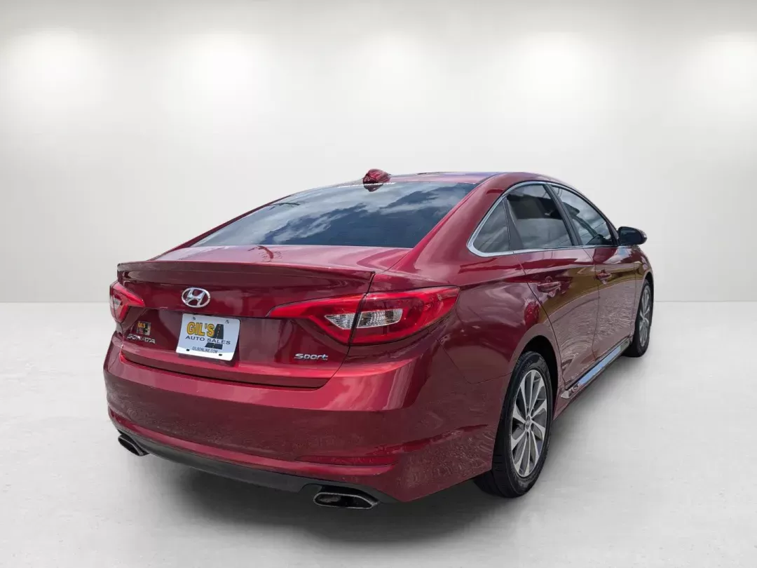 2015 /Gray Hyundai Sonata 2.4L Sport (5NPE34AF2FH) with an Regular Unleaded I-4 2.4 L/144 engine, 6-Speed Automatic w/OD transmission, located at 3959 U.S. 80 W, Phenix City, AL, 36870, (334) 297-4885, 32.469296, -85.135185 - 2015 Hyundai Sonata 2.4L Sport - Photo#4