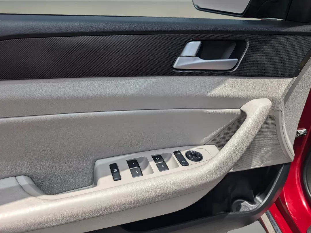 2015 /Gray Hyundai Sonata 2.4L Sport (5NPE34AF2FH) with an Regular Unleaded I-4 2.4 L/144 engine, 6-Speed Automatic w/OD transmission, located at 3959 U.S. 80 W, Phenix City, AL, 36870, (334) 297-4885, 32.469296, -85.135185 - 2015 Hyundai Sonata 2.4L Sport - Photo#8