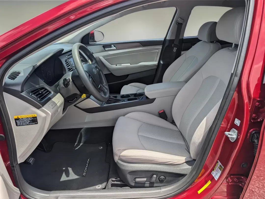 2015 /Gray Hyundai Sonata 2.4L Sport (5NPE34AF2FH) with an Regular Unleaded I-4 2.4 L/144 engine, 6-Speed Automatic w/OD transmission, located at 3959 U.S. 80 W, Phenix City, AL, 36870, (334) 297-4885, 32.469296, -85.135185 - 2015 Hyundai Sonata 2.4L Sport - Photo#9