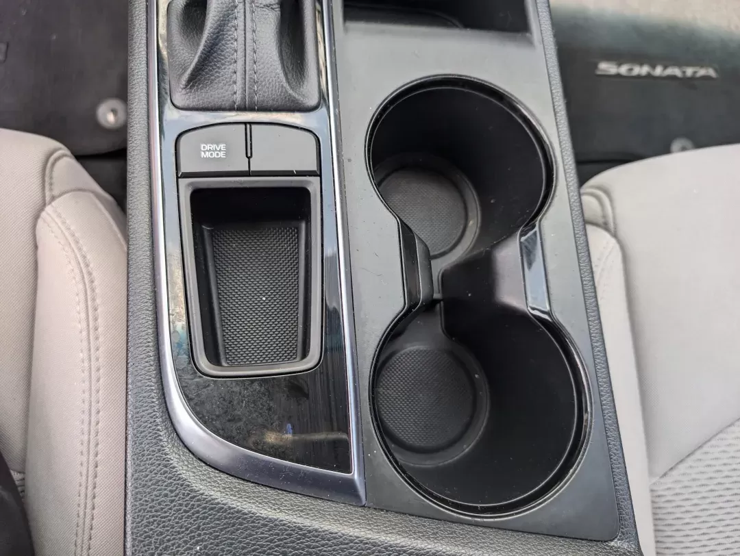 2015 /Gray Hyundai Sonata 2.4L Sport (5NPE34AF2FH) with an Regular Unleaded I-4 2.4 L/144 engine, 6-Speed Automatic w/OD transmission, located at 3959 U.S. 80 W, Phenix City, AL, 36870, (334) 297-4885, 32.469296, -85.135185 - 2015 Hyundai Sonata 2.4L Sport - Photo#12