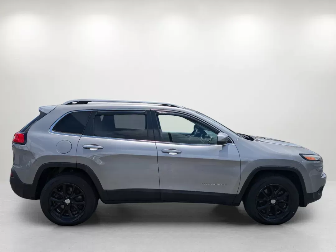 2015 /Black Jeep Cherokee Latitude (1C4PJMCS0FW) with an Regular Unleaded V-6 3.2 L/198 engine, 9-Speed Automatic w/OD transmission, located at 3959 U.S. 80 W, Phenix City, AL, 36870, (334) 297-4885, 32.469296, -85.135185 - 2015 Jeep Cherokee Latitude - Photo#3