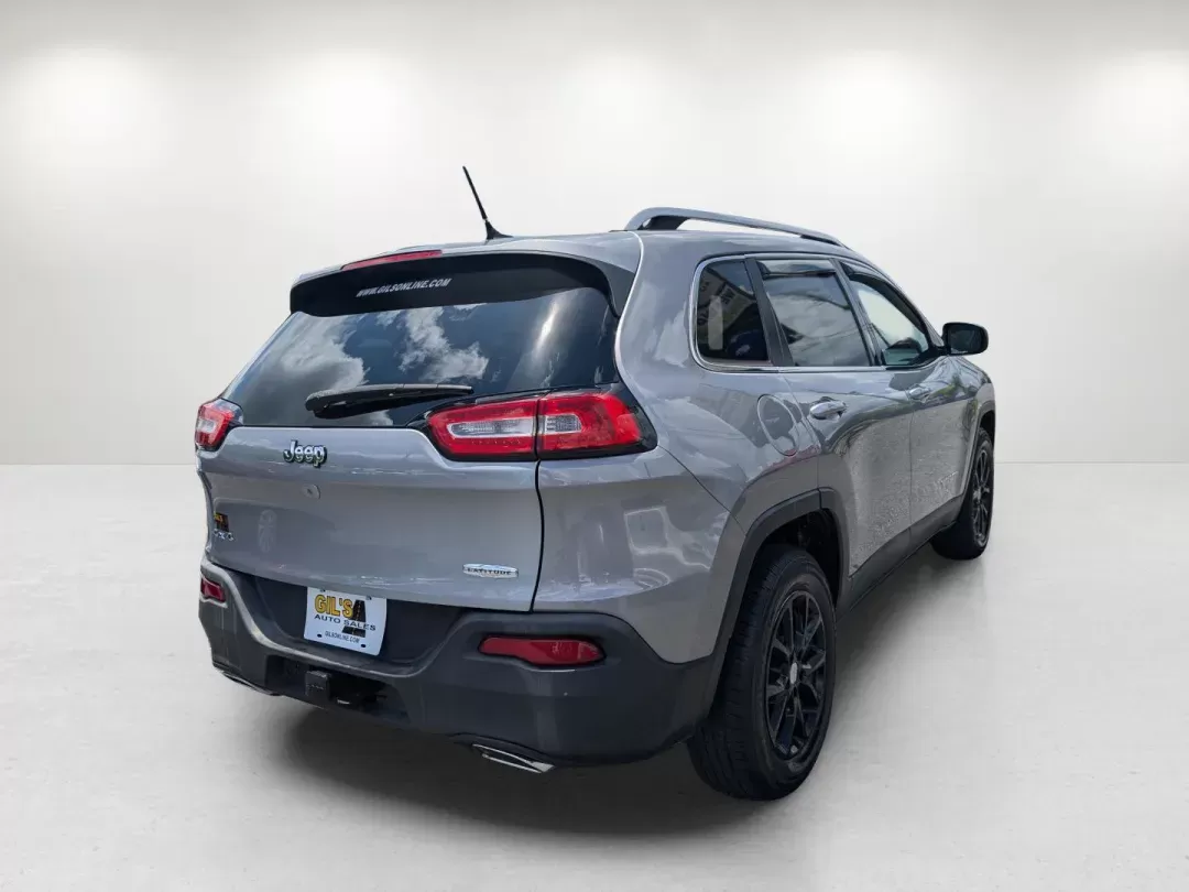 2015 /Black Jeep Cherokee Latitude (1C4PJMCS0FW) with an Regular Unleaded V-6 3.2 L/198 engine, 9-Speed Automatic w/OD transmission, located at 3959 U.S. 80 W, Phenix City, AL, 36870, (334) 297-4885, 32.469296, -85.135185 - 2015 Jeep Cherokee Latitude - Photo#4