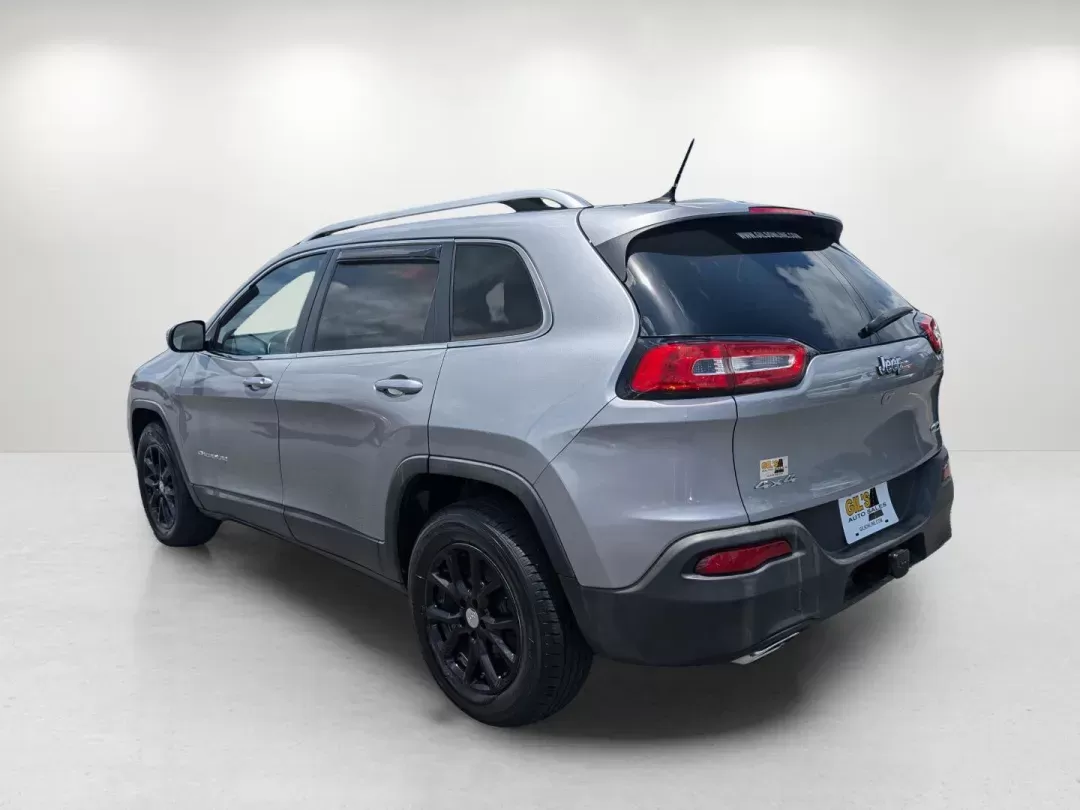 2015 /Black Jeep Cherokee Latitude (1C4PJMCS0FW) with an Regular Unleaded V-6 3.2 L/198 engine, 9-Speed Automatic w/OD transmission, located at 3959 U.S. 80 W, Phenix City, AL, 36870, (334) 297-4885, 32.469296, -85.135185 - 2015 Jeep Cherokee Latitude - Photo#6