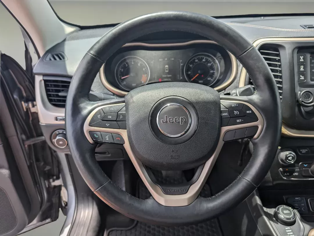 2015 /Black Jeep Cherokee Latitude (1C4PJMCS0FW) with an Regular Unleaded V-6 3.2 L/198 engine, 9-Speed Automatic w/OD transmission, located at 3959 U.S. 80 W, Phenix City, AL, 36870, (334) 297-4885, 32.469296, -85.135185 - 2015 Jeep Cherokee Latitude - Photo#14