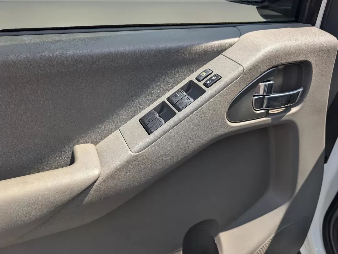 2014 /Steel Nissan Frontier SV (1N6AD0ER9EN) with an Regular Unleaded V-6 4.0 L/241 engine, 5-Speed Automatic w/OD transmission, located at 3959 U.S. 80 W, Phenix City, AL, 36870, (334) 297-4885, 32.469296, -85.135185 - 2014 Nissan Frontier SV - Photo#8