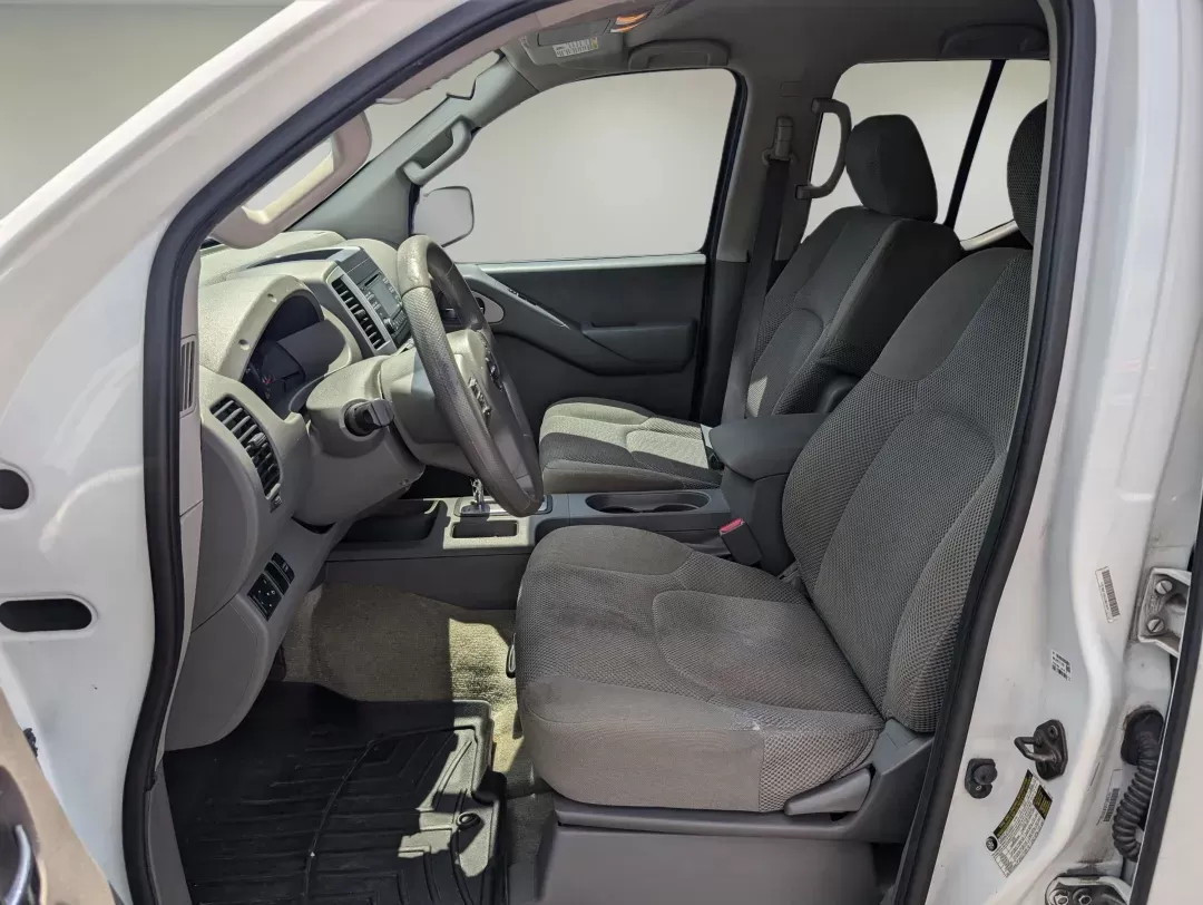 2014 /Steel Nissan Frontier SV (1N6AD0ER9EN) with an Regular Unleaded V-6 4.0 L/241 engine, 5-Speed Automatic w/OD transmission, located at 3959 U.S. 80 W, Phenix City, AL, 36870, (334) 297-4885, 32.469296, -85.135185 - 2014 Nissan Frontier SV - Photo#9