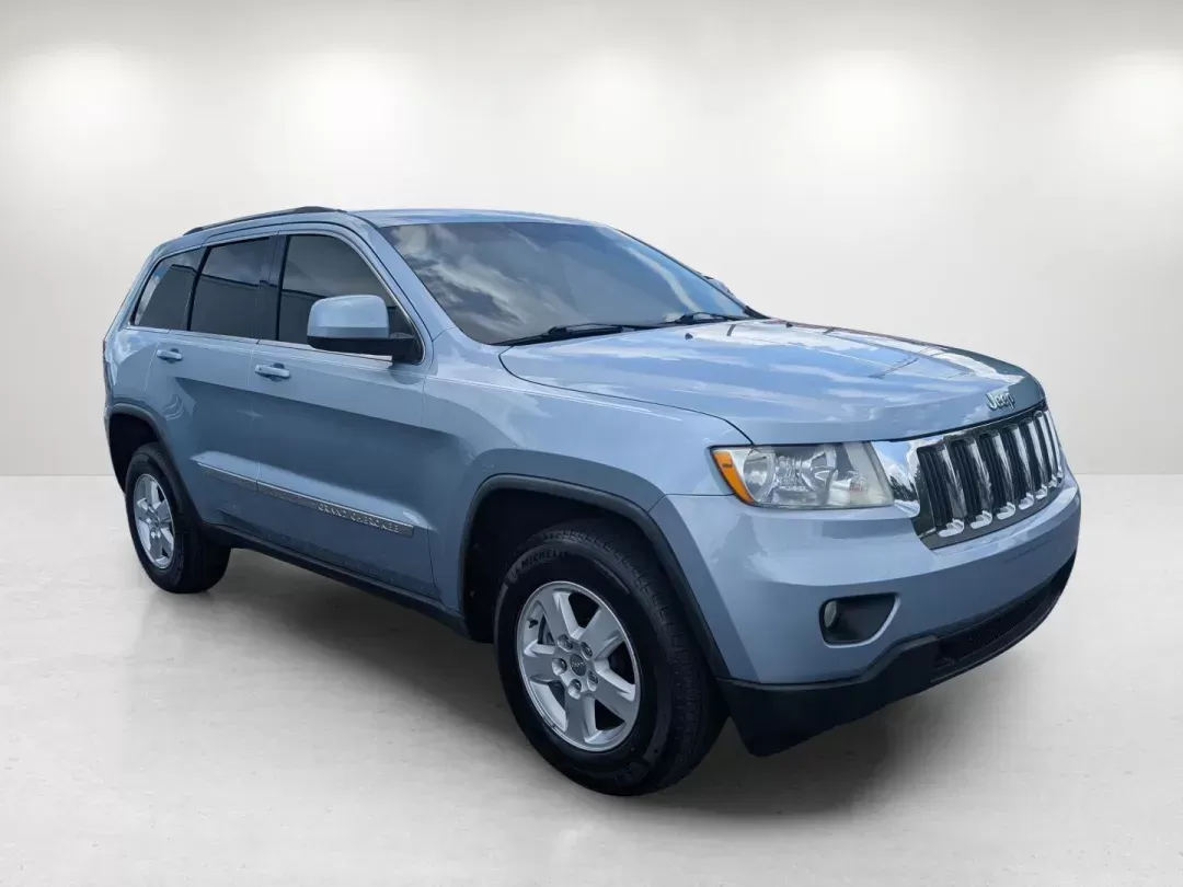 2013 /Black Jeep Grand Cherokee Laredo (1C4RJEAG2DC) with an Gas/Ethanol V6 3.6L/220 engine, 5-Speed Automatic transmission, located at 3959 U.S. 80 W, Phenix City, AL, 36870, (334) 297-4885, 32.469296, -85.135185 - 2013 Jeep Grand Cherokee Laredo - Photo#2