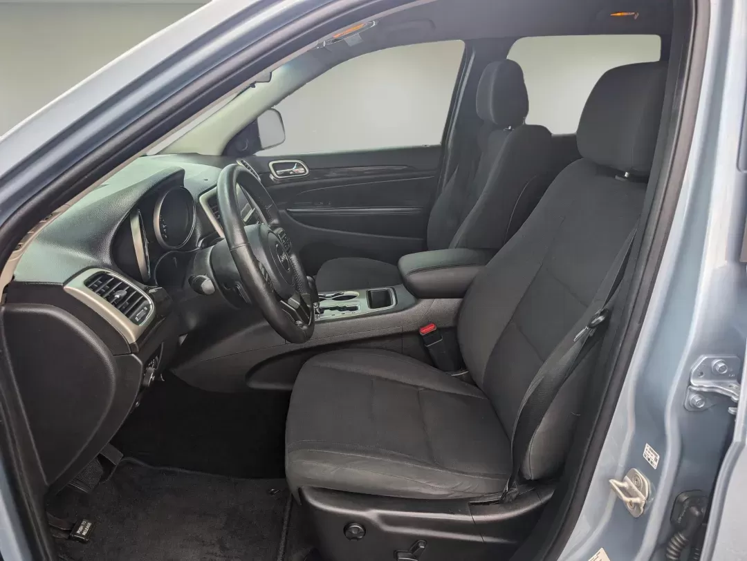 2013 /Black Jeep Grand Cherokee Laredo (1C4RJEAG2DC) with an Gas/Ethanol V6 3.6L/220 engine, 5-Speed Automatic transmission, located at 3959 U.S. 80 W, Phenix City, AL, 36870, (334) 297-4885, 32.469296, -85.135185 - 2013 Jeep Grand Cherokee Laredo - Photo#9