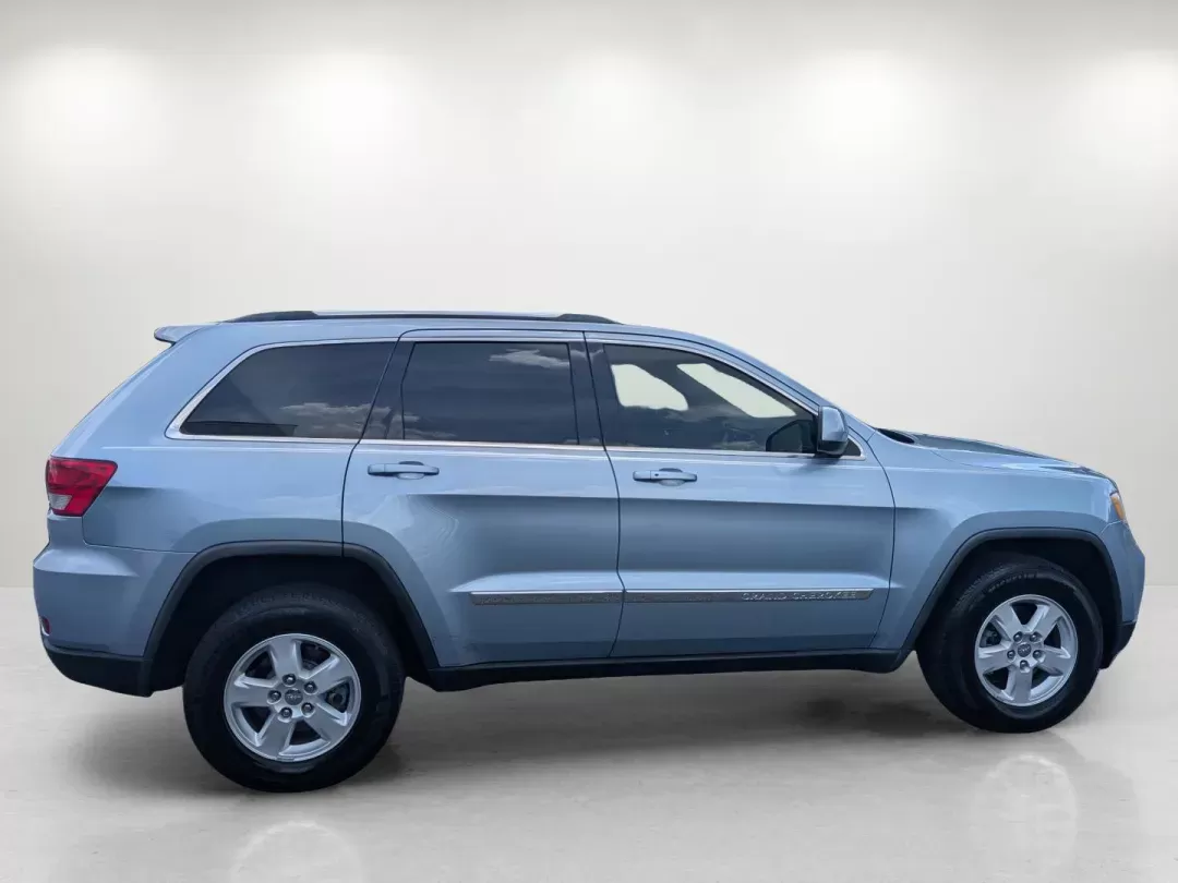 2013 /Black Jeep Grand Cherokee Laredo (1C4RJEAG2DC) with an Gas/Ethanol V6 3.6L/220 engine, 5-Speed Automatic transmission, located at 5115 14th Ave., Columbus, GA, 31904, (706) 323-0345, 32.511494, -84.971046 - 2013 Jeep Grand Cherokee Laredo - Photo#3