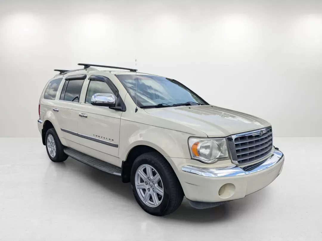 2007 Chrysler Aspen Limited (1A8HX58P57F) with an Gas/Ethanol V8 4.7L/287 engine, 5-Speed Automatic transmission, located at 5115 14th Ave., Columbus, GA, 31904, (706) 323-0345, 32.511494, -84.971046 - 2007 Chrysler Aspen Limited - Photo#2