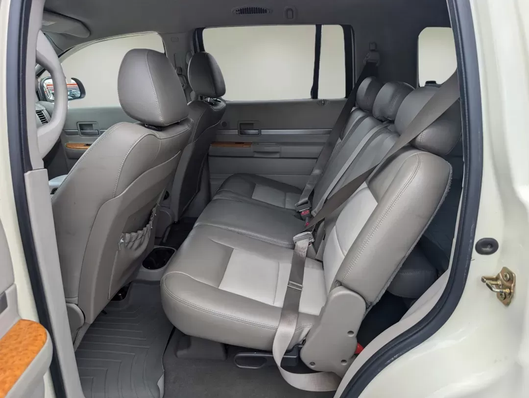 2007 Chrysler Aspen Limited (1A8HX58P57F) with an Gas/Ethanol V8 4.7L/287 engine, 5-Speed Automatic transmission, located at 5115 14th Ave., Columbus, GA, 31904, (706) 323-0345, 32.511494, -84.971046 - 2007 Chrysler Aspen Limited - Photo#10