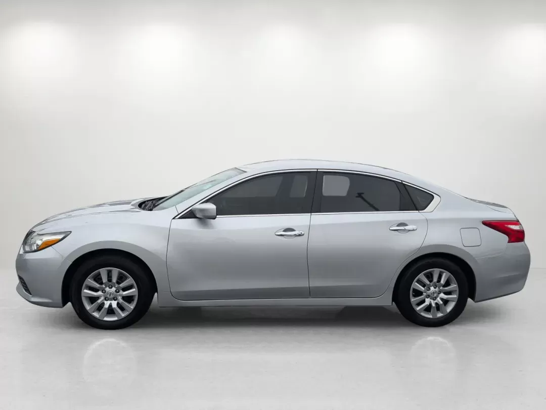 2017 /Charcoal Nissan Altima 2.5 S (1N4AL3AP3HN) with an Regular Unleaded I-4 2.5 L/152 engine, 1-Speed CVT w/OD transmission, located at 3959 U.S. 80 W, Phenix City, AL, 36870, (334) 297-4885, 32.469296, -85.135185 - 2017 Nissan Altima 2.5 S - Photo#7