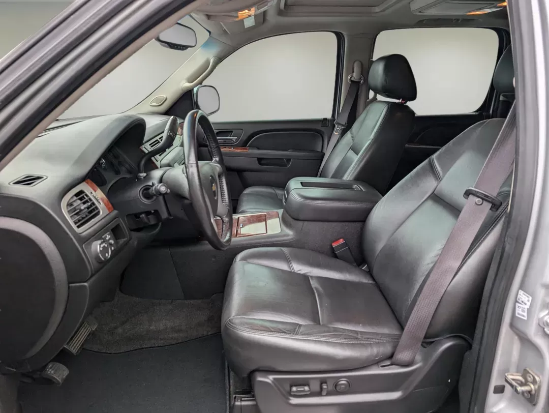 2012 /Ebony Chevrolet Suburban LTZ (1GNSCKE05CR) with an Gas/Ethanol V8 5.3L/323 engine, 6-Speed Automatic transmission, located at 3959 U.S. 80 W, Phenix City, AL, 36870, (334) 297-4885, 32.469296, -85.135185 - 2012 Chevrolet Suburban LTZ - Photo#9