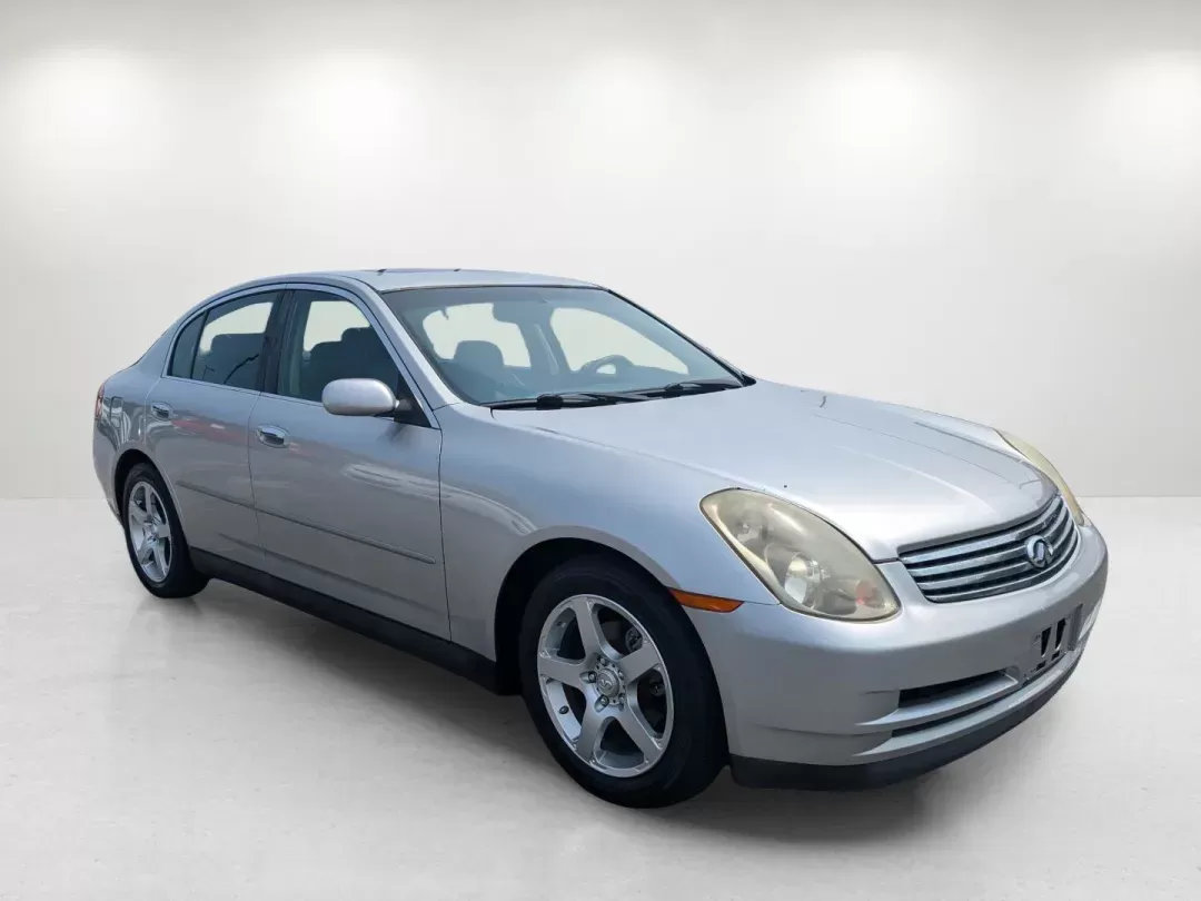 2004 Infiniti G35 Sedan (JNKCV51EX4M) with an Gas V6 3.5L/213 engine, located at 3959 U.S. 80 W, Phenix City, AL, 36870, (334) 297-4885, 32.469296, -85.135185 - 2004 Infiniti G35 Sedan - Photo#3