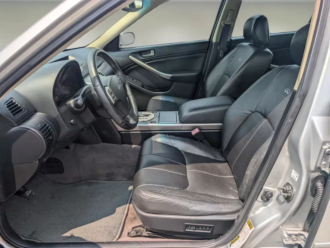 2004 Infiniti G35 Sedan (JNKCV51EX4M) with an Gas V6 3.5L/213 engine, located at 3959 U.S. 80 W, Phenix City, AL, 36870, (334) 297-4885, 32.469296, -85.135185 - 2004 Infiniti G35 Sedan - Photo#10