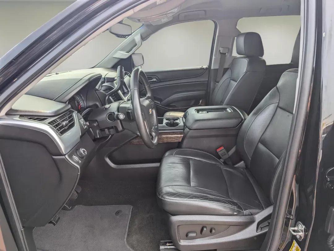 2017 /Jet Black Chevrolet Tahoe LT (1GNSCBKC4HR) with an Gas/Ethanol V8 5.3L/325 engine, 6-Speed Automatic transmission, located at 7000 Northlake Connector, Columbus, GA, 31904, (706) 987-8085, 32.524975, -84.978134 - 2017 Chevrolet Tahoe LT - Photo#9