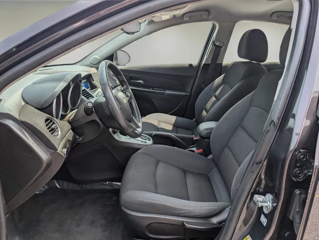 2016 /Jet Black Chevrolet Cruze Limited LT (1G1PE5SB7G7) with an Turbocharged Gas I4 1.4L/83 engine, 6-Speed Automatic transmission, located at 7000 Northlake Connector, Columbus, GA, 31904, (706) 987-8085, 32.524975, -84.978134 - 2016 Chevrolet Cruze Limited LT - Photo#9