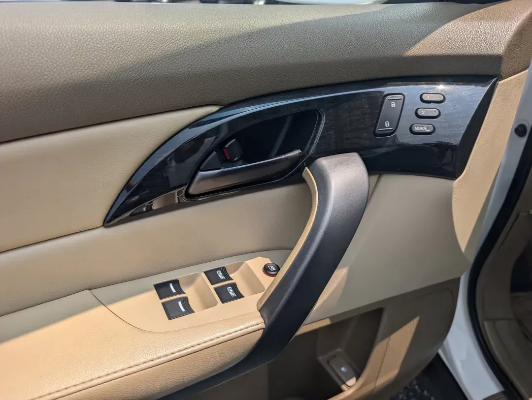 2007 Acura MDX (2HNYD28237H) with an Gas V6 3.7L/224 engine, 5-Speed Automatic w/OD transmission, located at 3959 U.S. 80 W, Phenix City, AL, 36870, (334) 297-4885, 32.469296, -85.135185 - 2007 Acura MDX - Photo#8