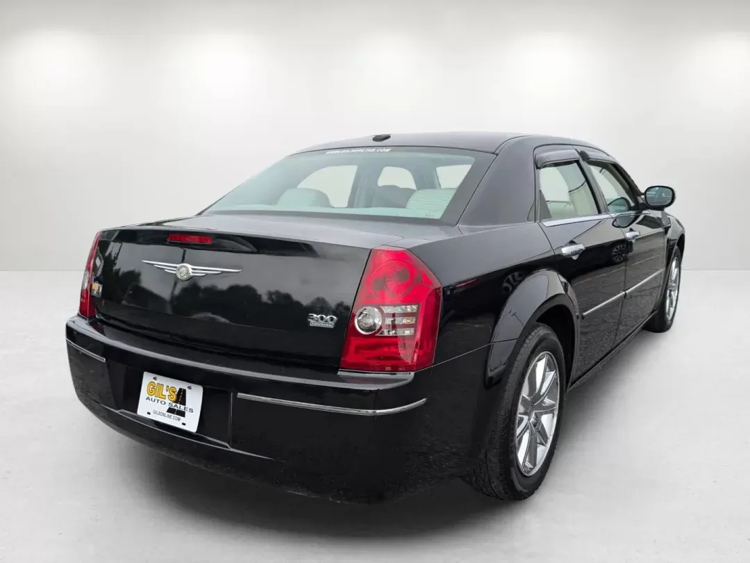 2010 /Dark Khaki/Light Gray Stone Chrysler 300 Touring Signature (2C3CA5CV4AH) with an Gas V6 3.5L/215 engine, 4-Speed Automatic transmission, located at 3959 U.S. 80 W, Phenix City, AL, 36870, (334) 297-4885, 32.469296, -85.135185 - 2010 Chrysler 300 Touring Signature - Photo#4