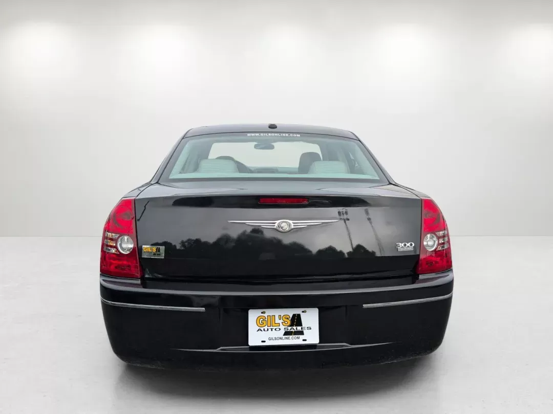 2010 /Dark Khaki/Light Gray Stone Chrysler 300 Touring Signature (2C3CA5CV4AH) with an Gas V6 3.5L/215 engine, 4-Speed Automatic transmission, located at 3959 U.S. 80 W, Phenix City, AL, 36870, (334) 297-4885, 32.469296, -85.135185 - 2010 Chrysler 300 Touring Signature - Photo#5