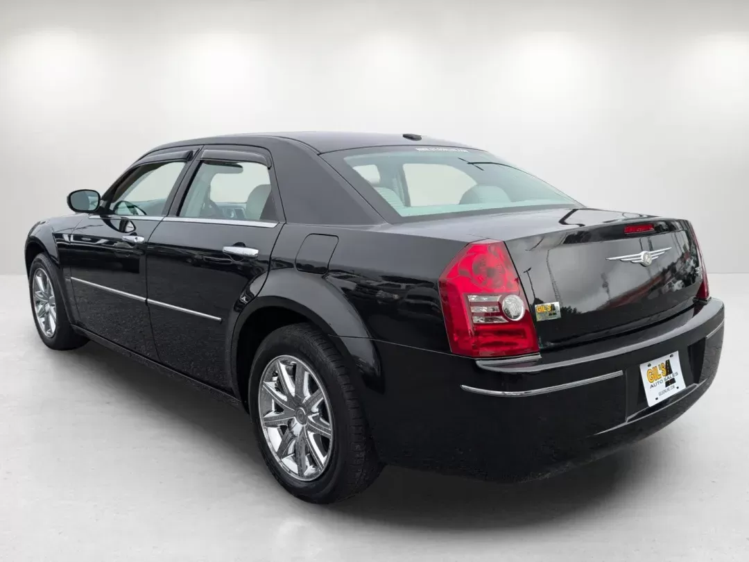2010 /Dark Khaki/Light Gray Stone Chrysler 300 Touring Signature (2C3CA5CV4AH) with an Gas V6 3.5L/215 engine, 4-Speed Automatic transmission, located at 3959 U.S. 80 W, Phenix City, AL, 36870, (334) 297-4885, 32.469296, -85.135185 - 2010 Chrysler 300 Touring Signature - Photo#6