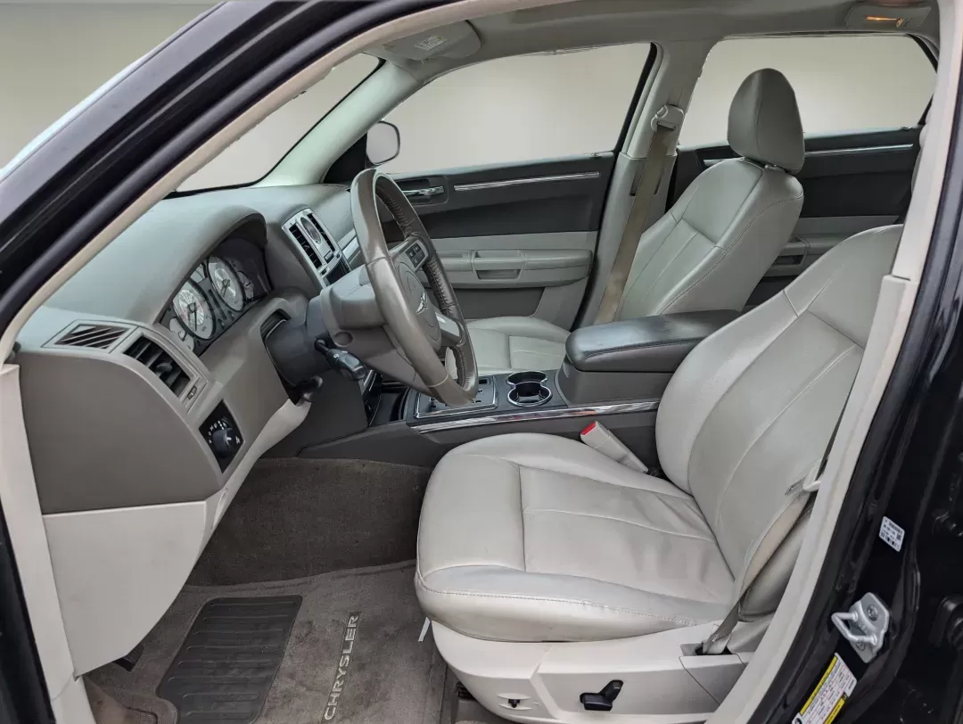 2010 /Dark Khaki/Light Gray Stone Chrysler 300 Touring Signature (2C3CA5CV4AH) with an Gas V6 3.5L/215 engine, 4-Speed Automatic transmission, located at 3959 U.S. 80 W, Phenix City, AL, 36870, (334) 297-4885, 32.469296, -85.135185 - 2010 Chrysler 300 Touring Signature - Photo#9