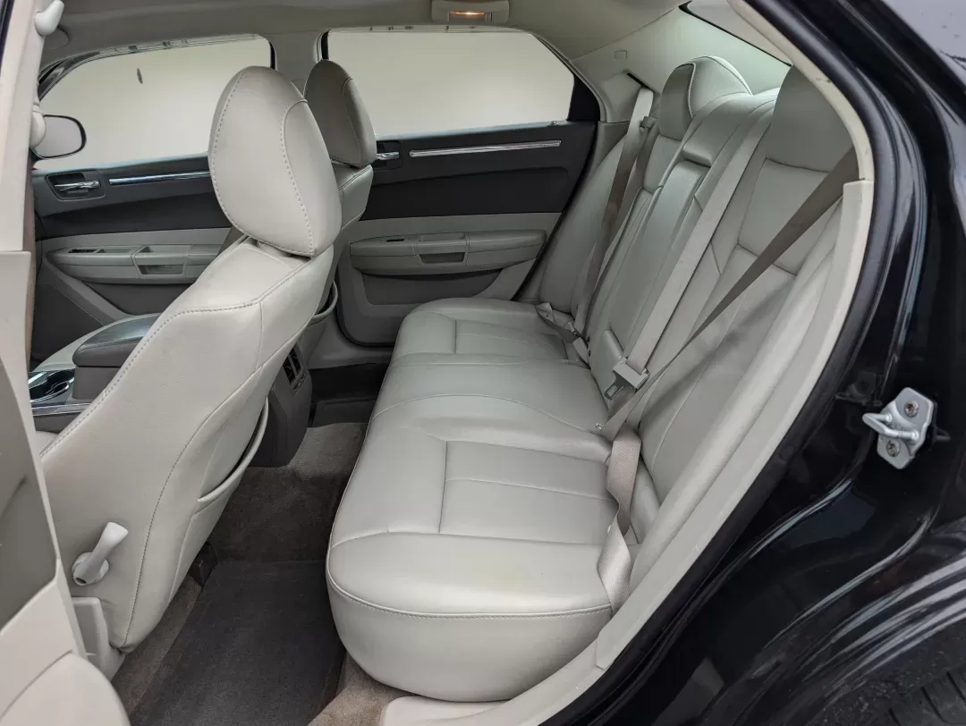 2010 /Dark Khaki/Light Gray Stone Chrysler 300 Touring Signature (2C3CA5CV4AH) with an Gas V6 3.5L/215 engine, 4-Speed Automatic transmission, located at 3959 U.S. 80 W, Phenix City, AL, 36870, (334) 297-4885, 32.469296, -85.135185 - 2010 Chrysler 300 Touring Signature - Photo#10