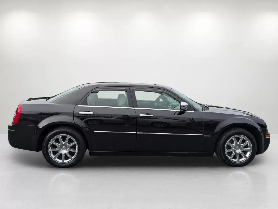 2010 /Dark Khaki/Light Gray Stone Chrysler 300 Touring Signature (2C3CA5CV4AH) with an Gas V6 3.5L/215 engine, 4-Speed Automatic transmission, located at 1430 Gateway Drive, Opelika, AL, 36801, (334) 239-0944, 32.637871, -85.409790 - 2010 Chrysler 300 Touring Signature - Photo#3