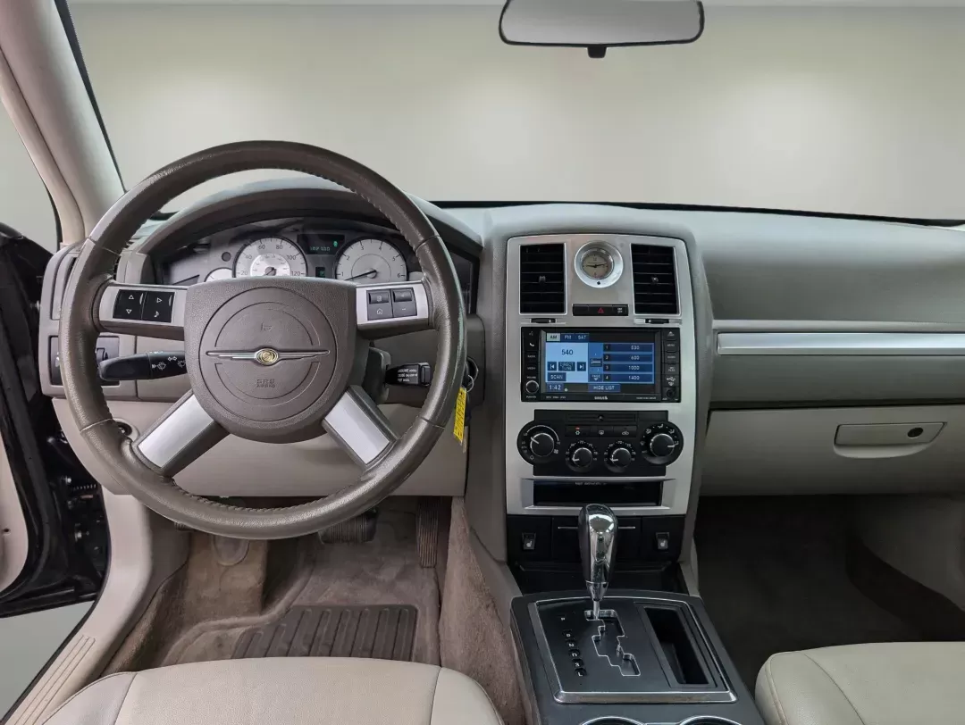 2010 /Dark Khaki/Light Gray Stone Chrysler 300 Touring Signature (2C3CA5CV4AH) with an Gas V6 3.5L/215 engine, 4-Speed Automatic transmission, located at 1430 Gateway Drive, Opelika, AL, 36801, (334) 239-0944, 32.637871, -85.409790 - 2010 Chrysler 300 Touring Signature - Photo#11