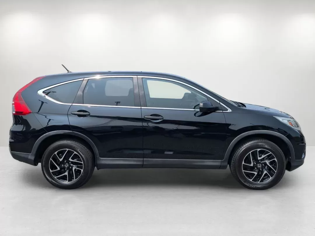 2016 Honda CR-V SE (2HKRM3H44GH) with an Regular Unleaded I-4 2.4 L/144 engine, 1-Speed CVT w/OD transmission, located at 1430 Gateway Drive, Opelika, AL, 36801, (334) 239-0944, 32.637871, -85.409790 - 2016 Honda CR-V SE - Photo#3
