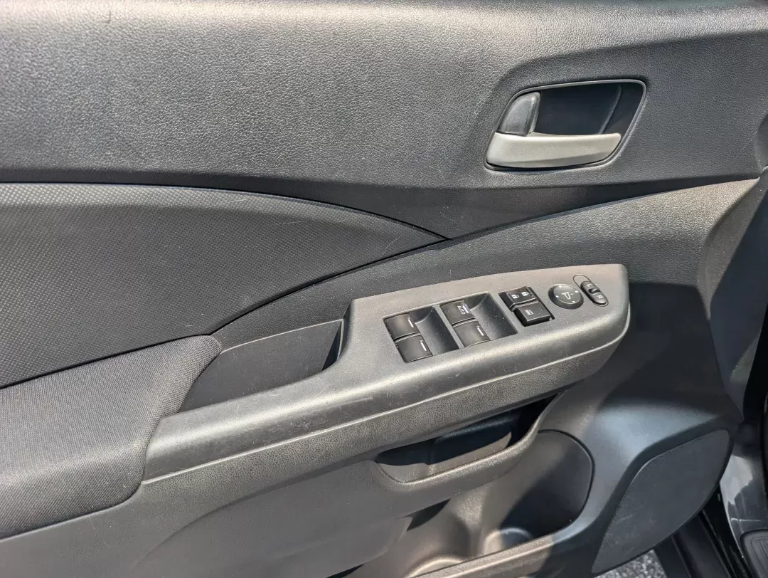 2016 Honda CR-V SE (2HKRM3H44GH) with an Regular Unleaded I-4 2.4 L/144 engine, 1-Speed CVT w/OD transmission, located at 1430 Gateway Drive, Opelika, AL, 36801, (334) 239-0944, 32.637871, -85.409790 - 2016 Honda CR-V SE - Photo#8