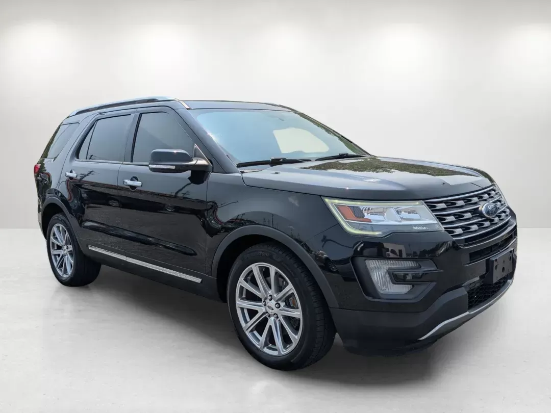 2017 Ford Explorer Limited (1FM5K7F85HG) with an Regular Unleaded V-6 3.5 L/213 engine, 6-Speed Automatic w/OD transmission, located at 5115 14th Ave., Columbus, GA, 31904, (706) 323-0345, 32.511494, -84.971046 - 2017 Ford Explorer Limited - Photo#2