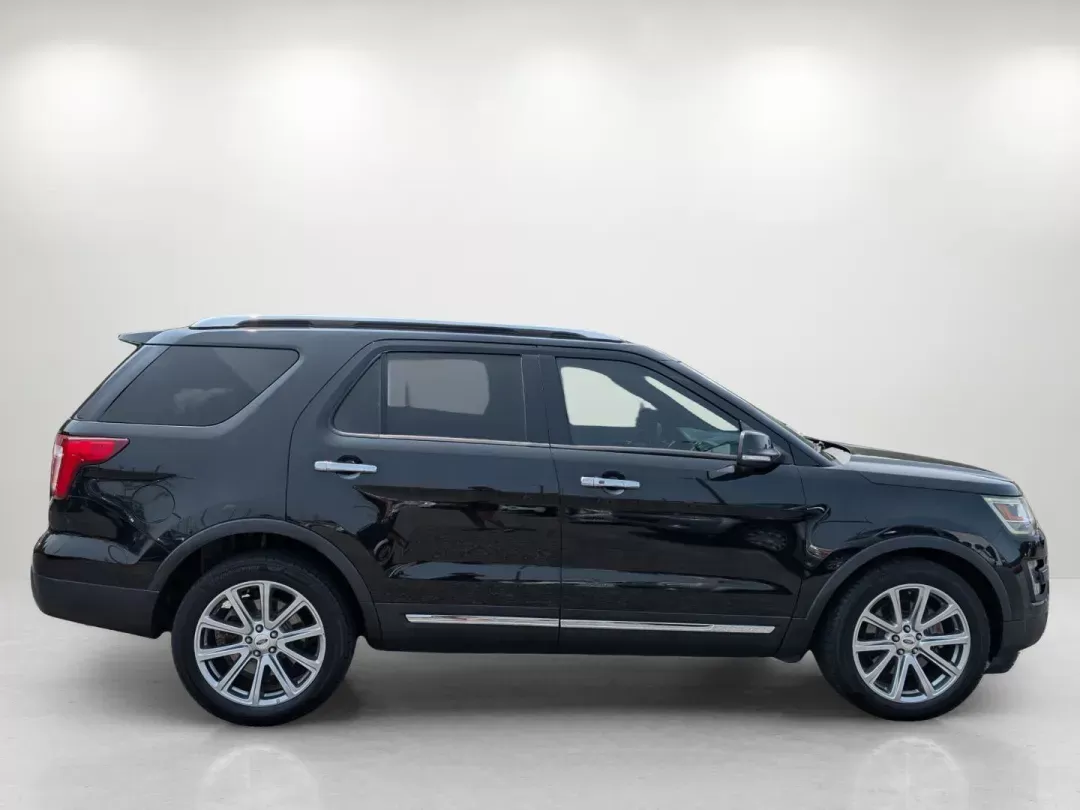 2017 Ford Explorer Limited (1FM5K7F85HG) with an Regular Unleaded V-6 3.5 L/213 engine, 6-Speed Automatic w/OD transmission, located at 5115 14th Ave., Columbus, GA, 31904, (706) 323-0345, 32.511494, -84.971046 - 2017 Ford Explorer Limited - Photo#3