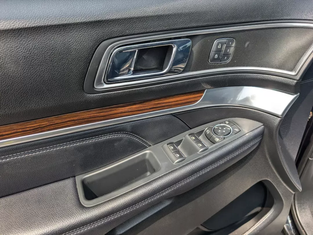 2017 Ford Explorer Limited (1FM5K7F85HG) with an Regular Unleaded V-6 3.5 L/213 engine, 6-Speed Automatic w/OD transmission, located at 5115 14th Ave., Columbus, GA, 31904, (706) 323-0345, 32.511494, -84.971046 - 2017 Ford Explorer Limited - Photo#8