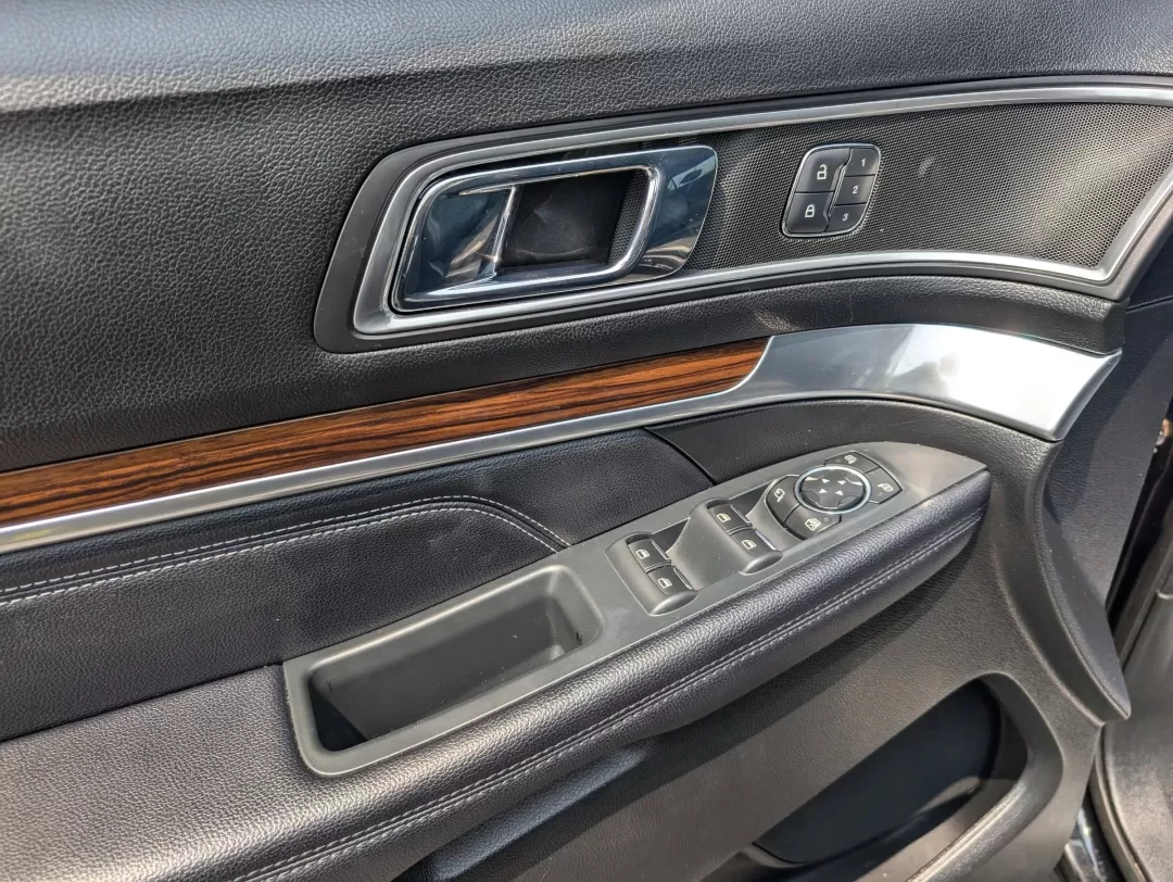 2017 Ford Explorer Limited (1FM5K7F85HG) with an Other engine, located at 804 22nd Ave, Phenix City, AL, 36870, (334) 297-1860, 32.484749, -85.024475 - **Embark on Your Next Adventure with the 2017 Ford Explorer Limited at Gils Auto - Columbus!**<br /> <br /> Are you seeking the perfect vehicle for family road trips, daily commutes, or weekend getaways? Look no further! The 2017 Ford Explorer Limited is an exceptional SUV that offers space, comfort - Photo#8